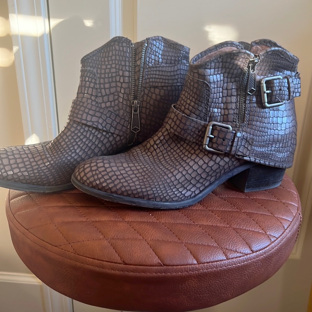 Leather/Croc Donald Pliner Booties sz 9 M